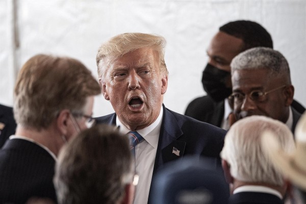 Facebook borra publicaciones de Trump por difundir datos falsos sobre el coronavirus