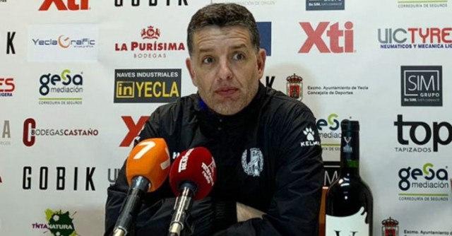 Sandroni renueva y seguirá liderando al Yeclano desde el banquillo