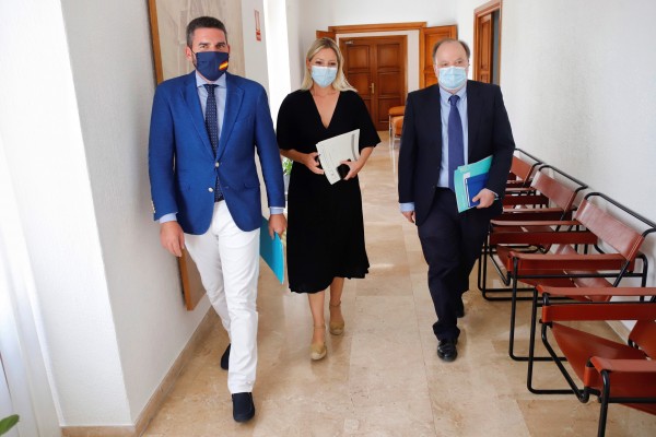 El consejero Luengo responde a la ministra de Trabajo: 