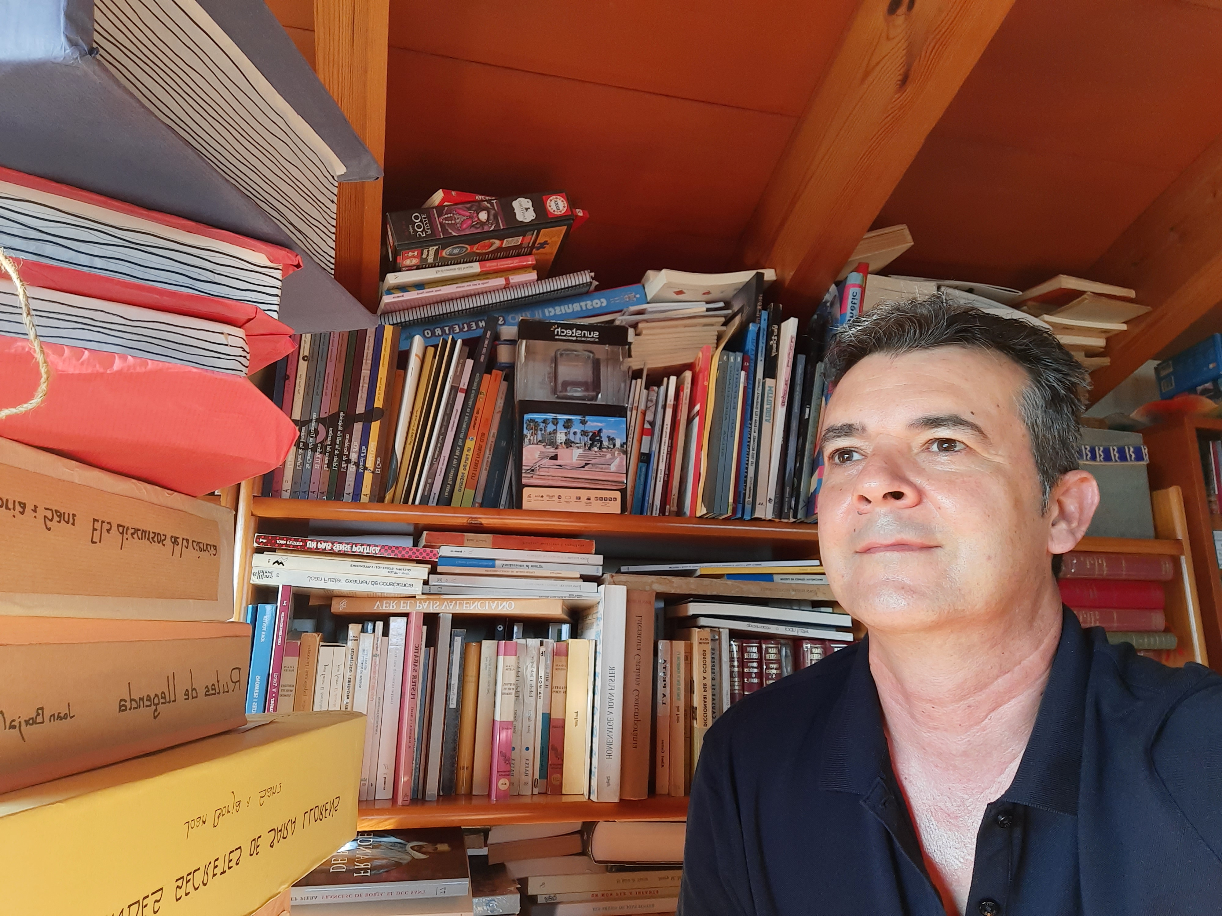 L'escriptor, docent de la Universitat d'Alacant i director de la Càtedra Enric Valor a la institució. - 