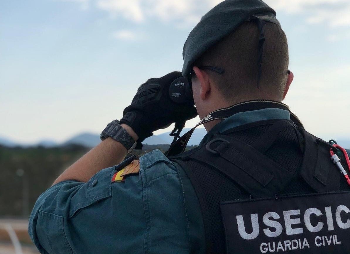 Un guardia civil fuera de servicio rescata a una mujer de una casa en llamas en Benicàssim
