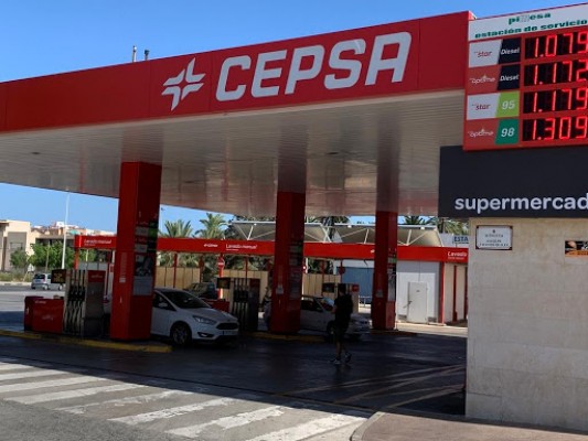 Elche habilitará sus primeros puntos públicos de recarga de coche eléctrico en la estación de autobuses
