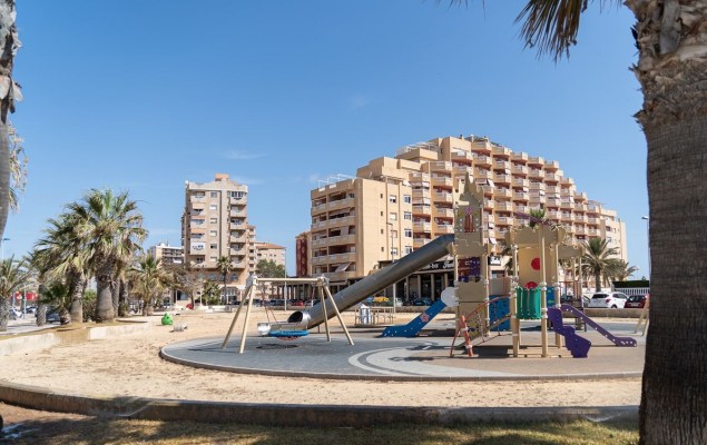 La Manga contará con dos nuevos parques infantiles y un aparcamiento para 20 plazas