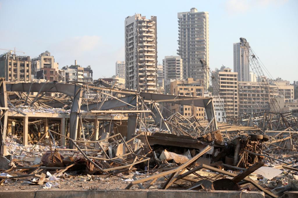 Más de un centenar de muertos y miles de heridos por las explosiones en el puerto de Beirut