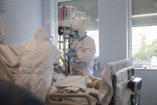 La Comunitat Valenciana dobla el número de ingresos por coronavirus en el último mes
