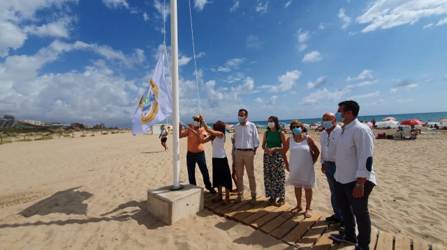 El Carabassí se convierte en la primera playa ilicitana libre de humo