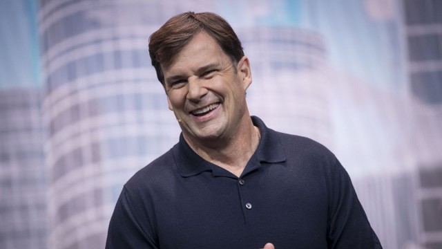 Jim Farley toma el testigo de Jim Hackett como presidente y consejero delegado de Ford