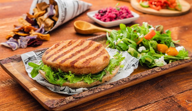 Serrano lanza una innovadora gama de
hamburguesas de pollo fortificadas con verduras