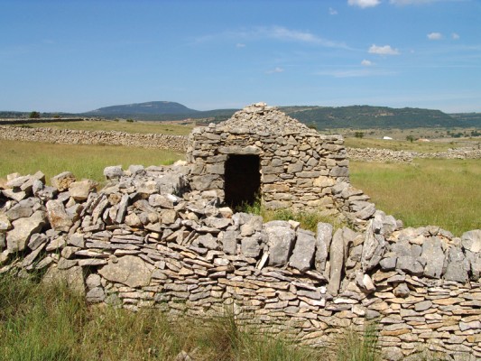 Construir amb pedres per a dialogar amb el clima