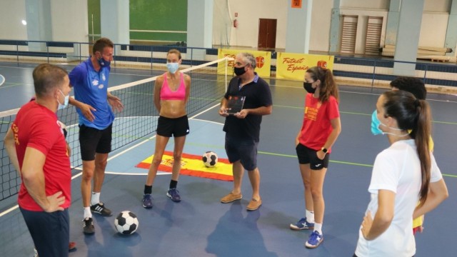 La campeona mundial de futnet, Boglárka Lepsényi, entrena unos días en Borriana