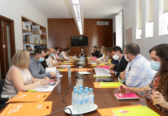 El Gil-Albert reúne por primera vez al equipo que llevará a cabo su nuevo proyecto cultural  