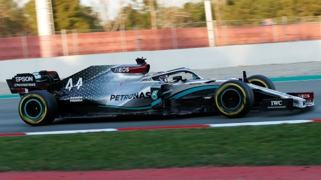 Hamilton gana con agonía en Silverstone y Sainz pierde una valiosa cuarta plaza al final