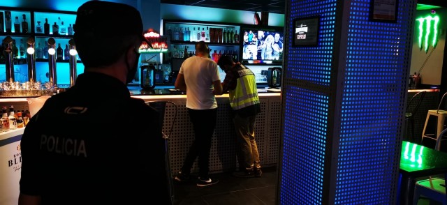 La Policía de la Generalitat revisa 190 locales de ocio y propone 28 sanciones por no usar mascarilla