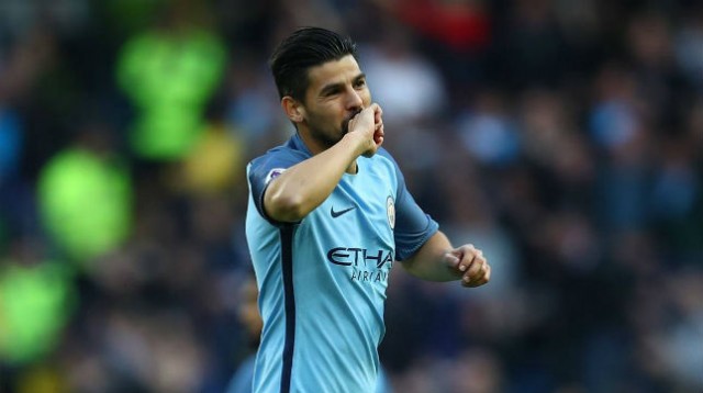 Nolito y director deportivo del Sevilla, fotografiados cerca Sánchez Pizjuán