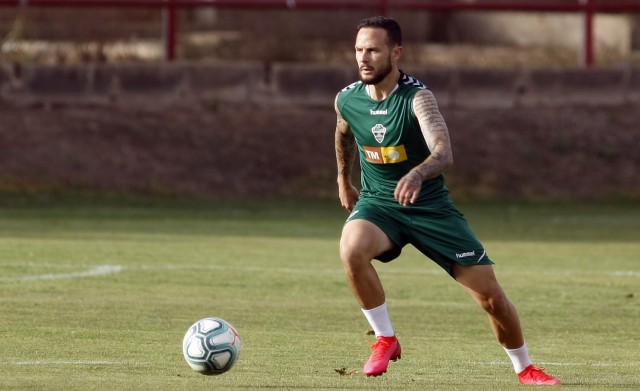El Elche cumple casi dos semanas de entrenamientos marcados por una tensa espera