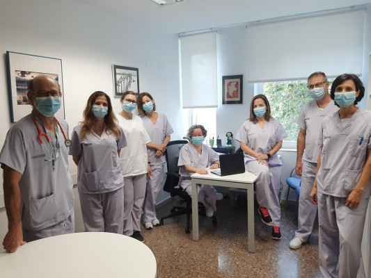 El Hospital Clínico de València implanta un programa de consultas para tratar el síndrome post-UCI