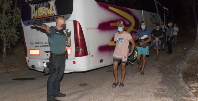 Interceptan otras tres pateras con 26 migrantes y 59 se escapan del polígono Cabezo Beaza