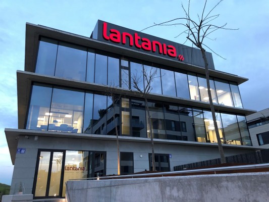 Lantania entra en renovables para invertir 146 millones en parques eólicos en Galicia