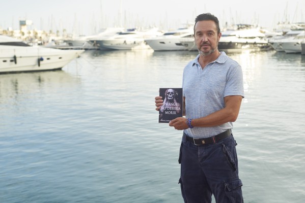 Un crimen a las faldas del castillo de Santa Bárbara abre la nueva novela del alicantino Jorge Zaragoza