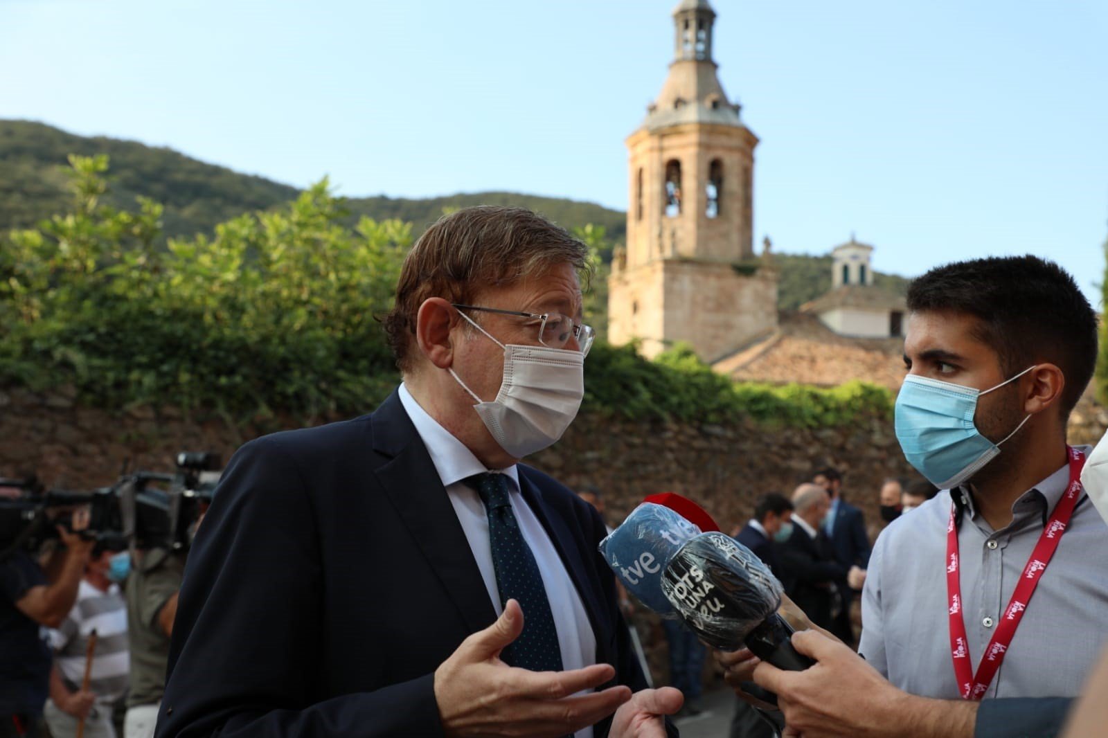 Puig atiende a los medios antes de la conferencia de presidentes - 