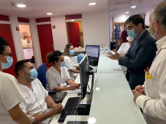 Salud ordena la suspensión de una empresa agraria de Mazarrón tras detectar 12 positivos entre sus 100 trabajadores