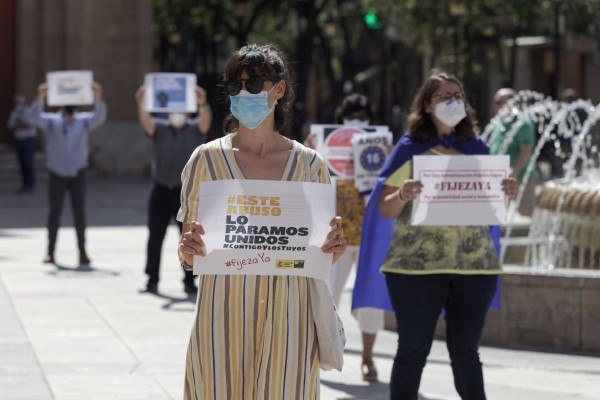 Los interinos continuarán manifestándose después de que la Generalitat evite mejorar su situación