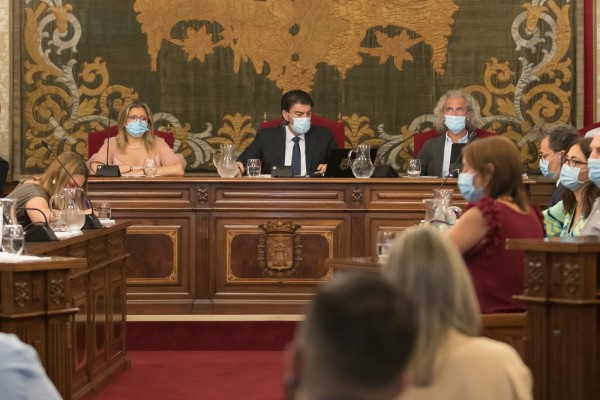 El bipartito de Alicante usa 19 millones en ahorros para borrar la deuda municipal 'con permiso' de Vox