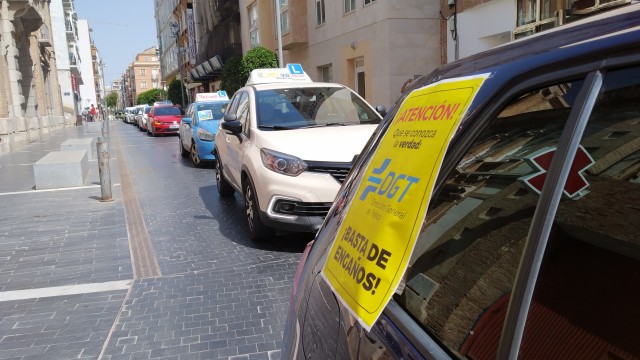 Autoescuelas de Cartagena, Murcia, Mazarrón y Lorca protestan por el colapso en los exámenes de la DGT