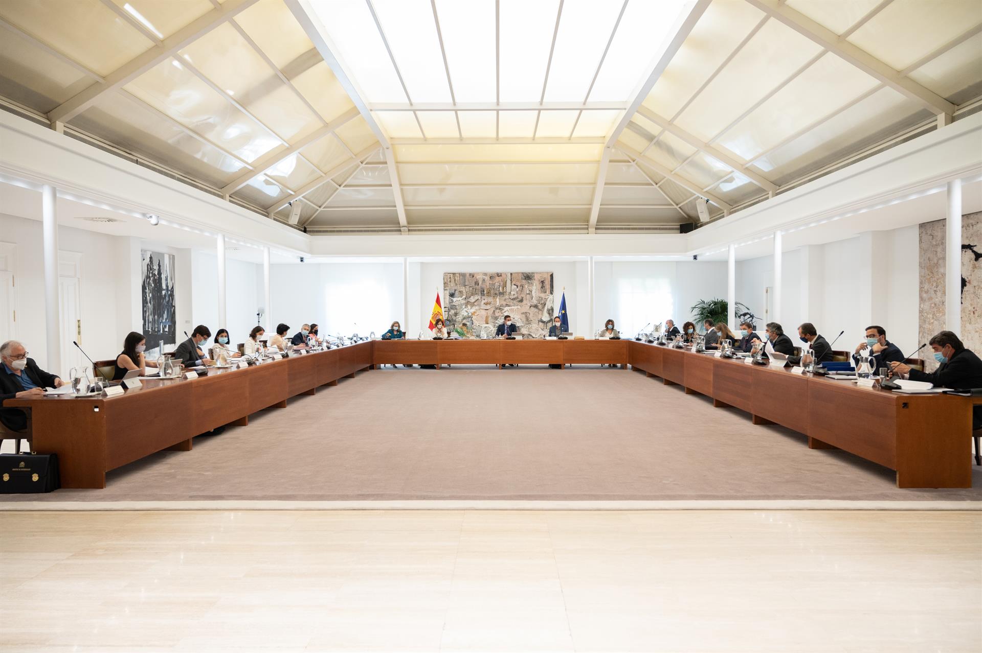 El Gobierno aprueba un primer tramo de 8.000 millones de la línea de avales ICO para empresas