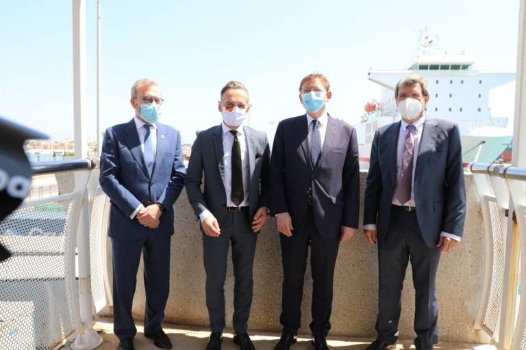 El Ministerio de Asuntos Exteriores de Alemania (segundo por la izquierda) en su vista a València con Ximo Puig. - 