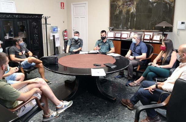 La Vall d'Uixó y la Guardia Civil se coordinan para evitar actividades paralelas a les Penyes en Festes
