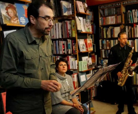 Juan Carlos Torres presenta su libro 'Vía subterránea' en formato musical y teatral