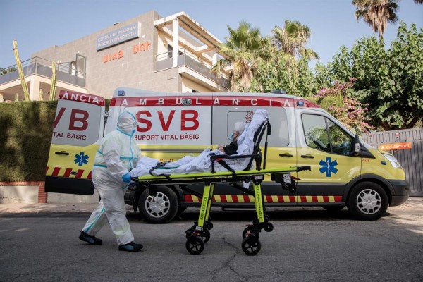 El brote de l' Eliana vuelve a poner en evidencia la vulnerabilidad de las residencias 