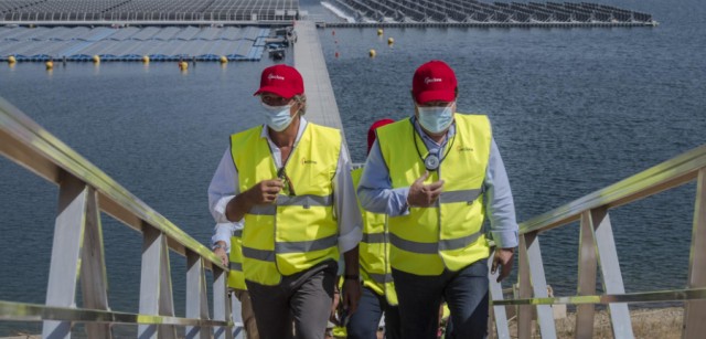 Acciona hace historia en España mientras mantiene el tipo este año en bolsa