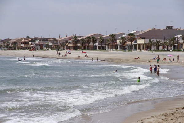 Puçol presenta nuevas medidas de contingencia contra la covid-19 en su playa