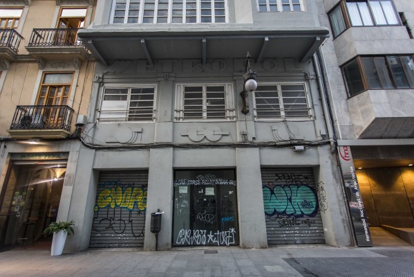 El Ayuntamiento de València negocia con los propietarios del Metropol para salvar la fachada