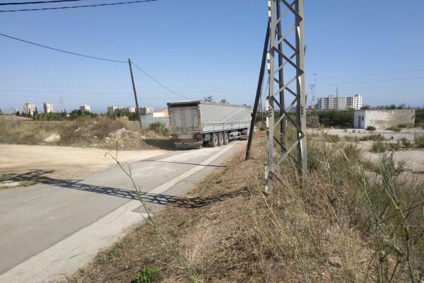 Los vecinos de Los Chaparros están de celebración: retiran cientos de tubos de amianto de Calblanque