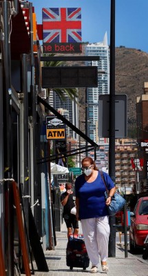 Los hoteleros se ofrecen a financiar los test a los turistas extranjeros que salgan de España
