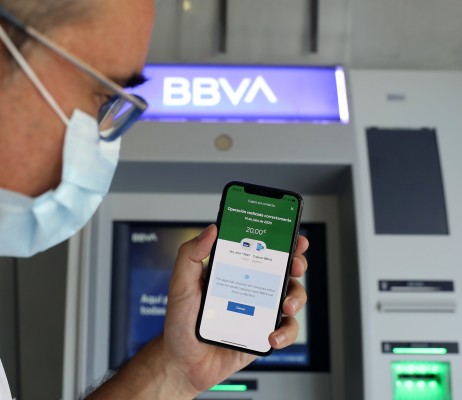 BBVA, primer banco en permitir la retirada de efectivo sin contacto en 138 cajeros de Alicante