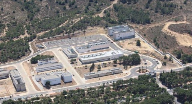 Castejón pide a Defensa que se moje en la crisis de pateras y solicita el uso de la Escuela de Infantería de Marina