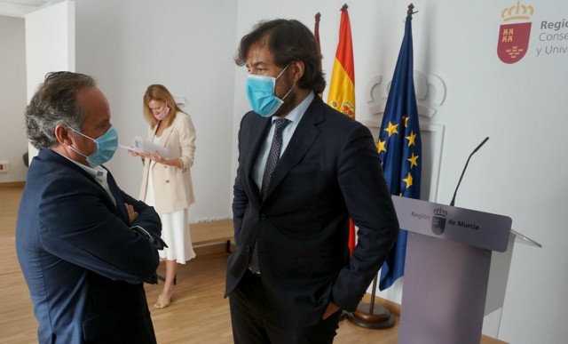 Diez desempleados inscritos en el SEF podrán cursar gratis másteres de Enae