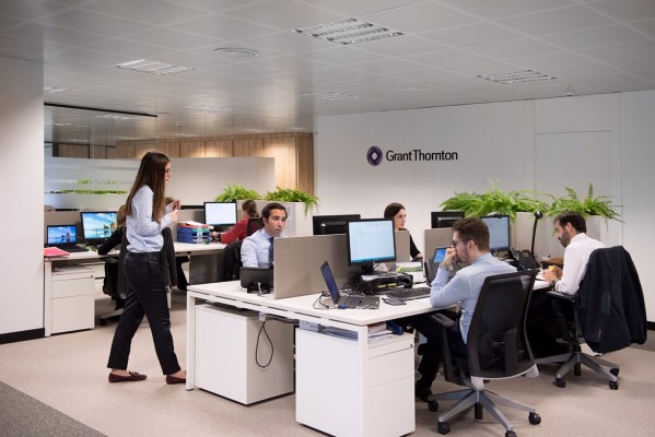 Casi 4 de cada 10 empresarios valencianos espera una caída de sus beneficios el próximo año
