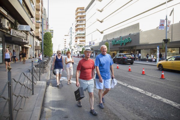 El Corte Inglés se allanará a la regulación de los horarios del Consell y abrirá cuando se dictamine    