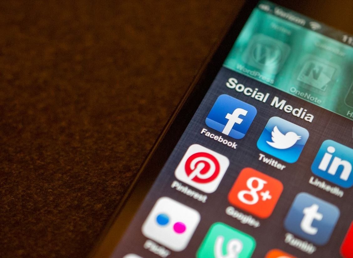 Las redes sociales son uno de los canales más utilizados por el sector del autocuidado de la salud