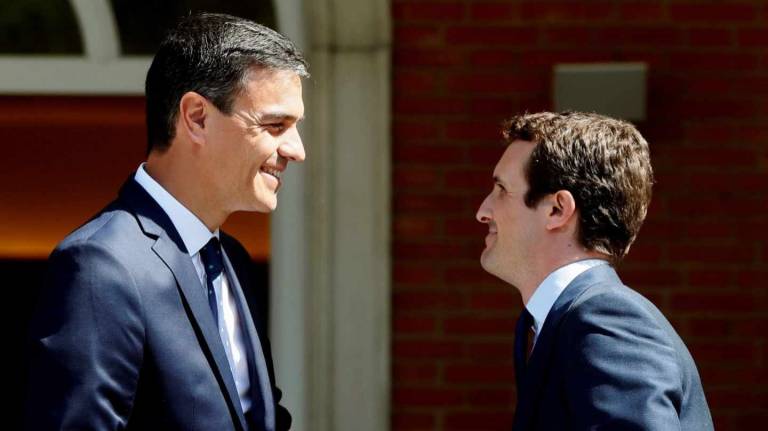 Casado propone a Sánchez modificar la legislación para luchar contra la covid-19