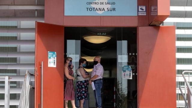 Murcia registra 60 casos positivos más de covid-19 con los brotes de Totana, Atalayas y las pateras