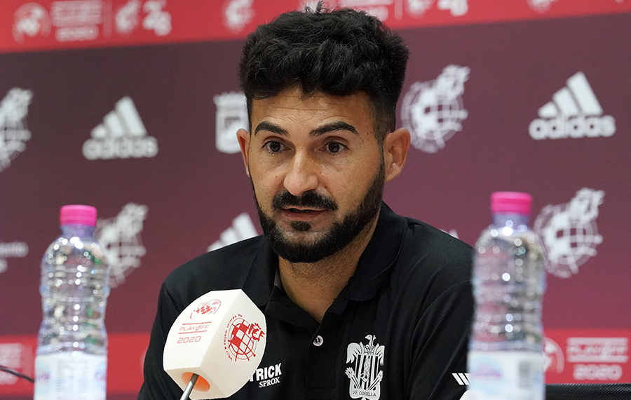 Guillermo Fernández Romo, técnico del Cornellà: 