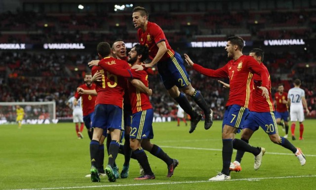 España saca un empate en el tramo final ante Colombia