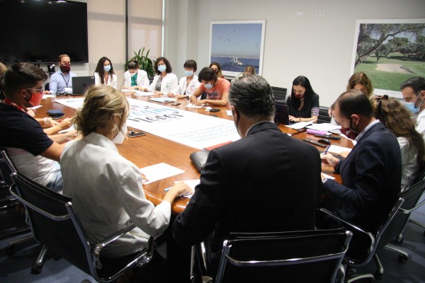 Ribera Salud y sindicatos firman un convenio colectivo de tránsito en el Hospital de Torrevieja 