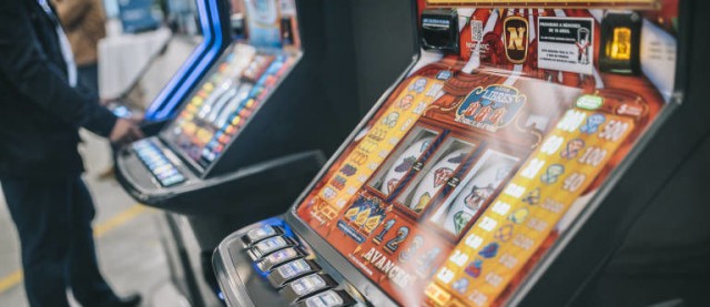 Nules regulará los pisos turísticos y las casas de apuestas pero aparca la apertura de más tanatorios